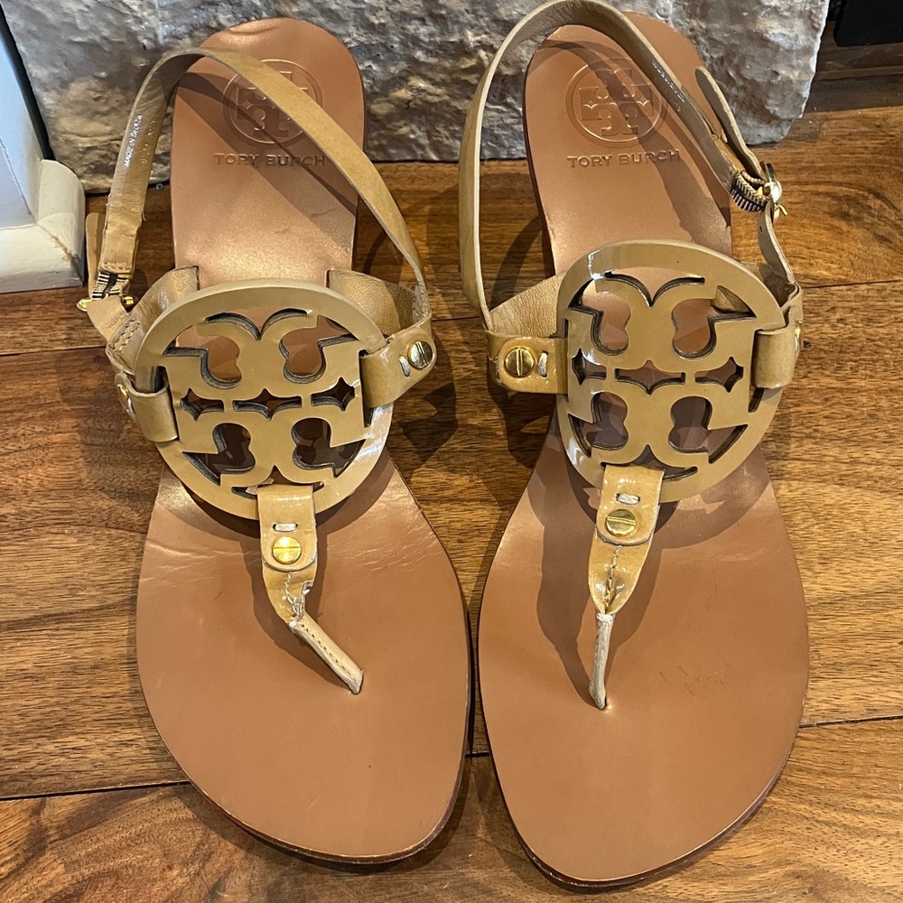 Tory Burch Holly Logo Kitten Heels